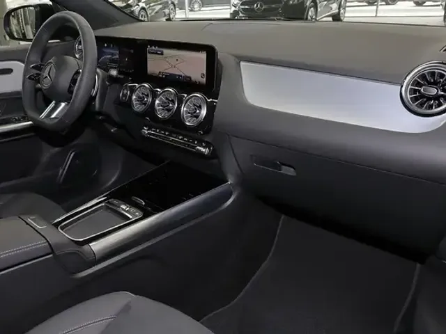 Mercedes-Benz GLA 200