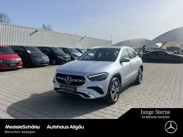 Mercedes-Benz GLA 220