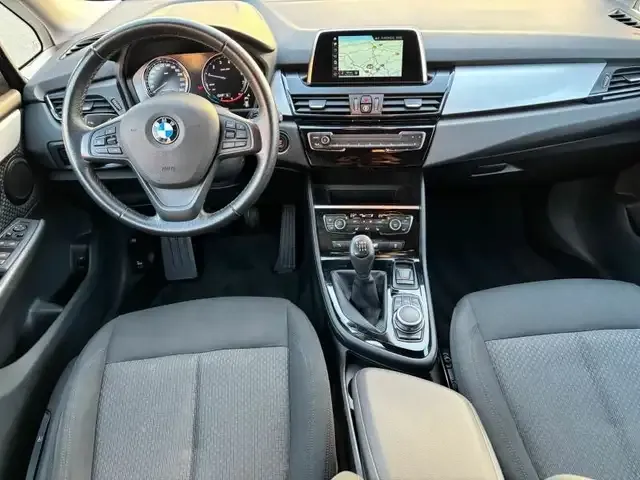 BMW 218