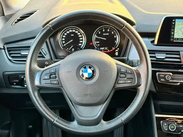 BMW 218
