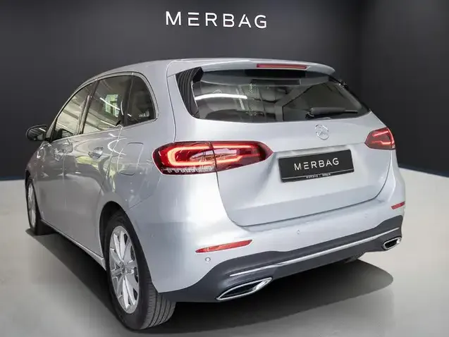 Mercedes-Benz B 180