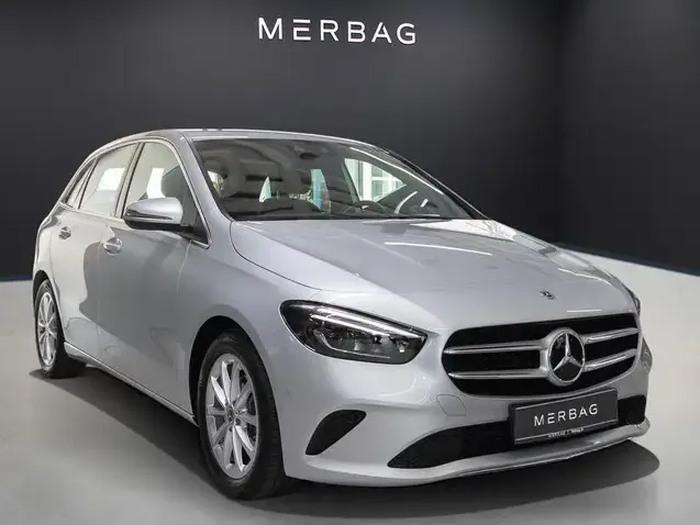 Mercedes-Benz B 180