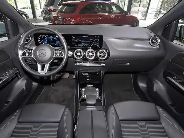 Mercedes-Benz B 180