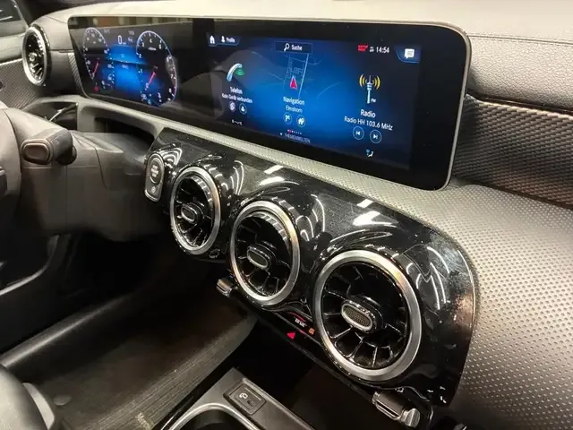 Mercedes-Benz CLA 180