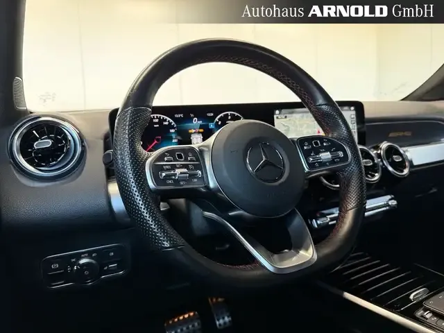 Mercedes-Benz GLB 220