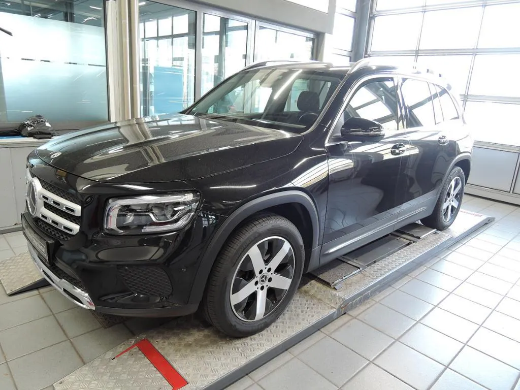 Mercedes-Benz GLB 220