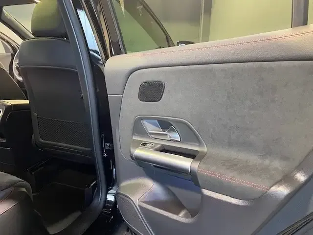 Mercedes-Benz GLA 220