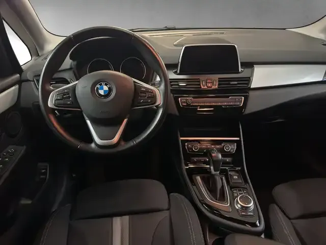 BMW 225