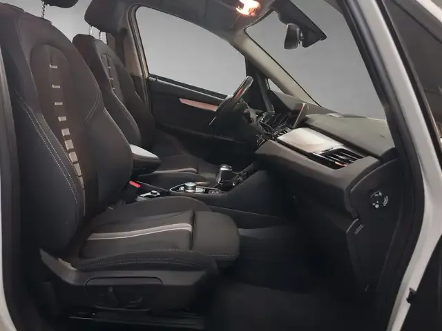 BMW 225