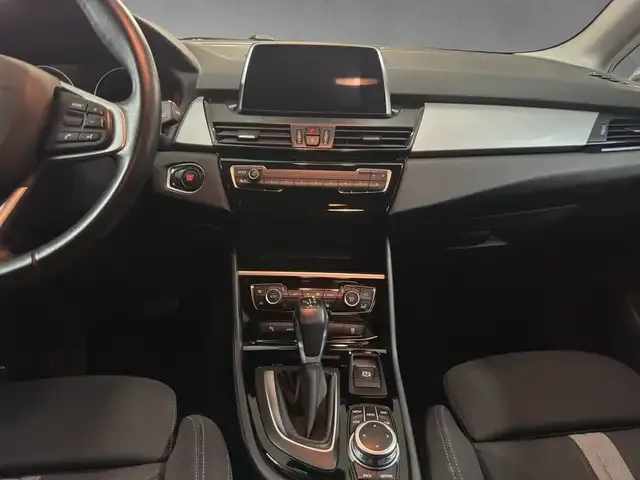 BMW 225