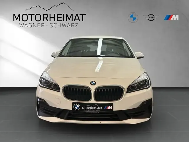 BMW 225