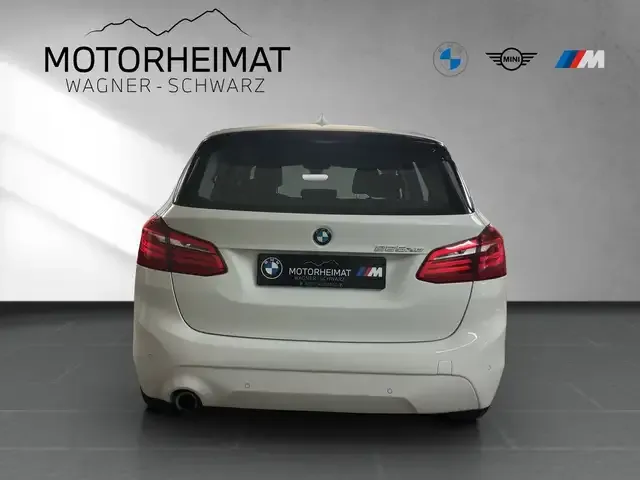 BMW 225