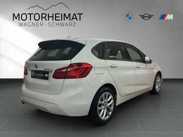 BMW 225