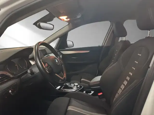 BMW 225