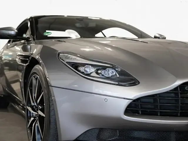 Aston Martin DB11