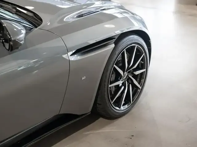 Aston Martin DB11