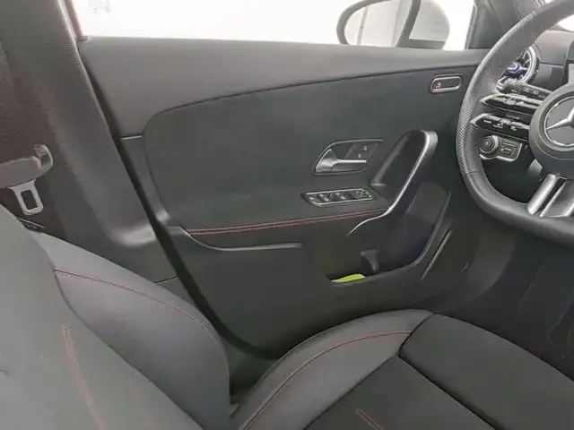 Mercedes-Benz A 220