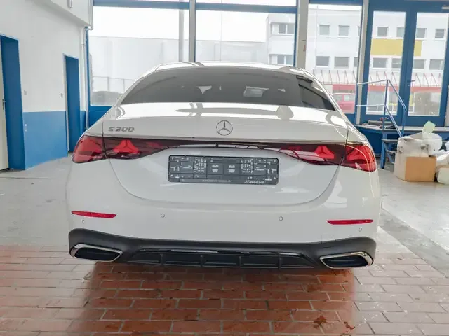 Mercedes-Benz E 200