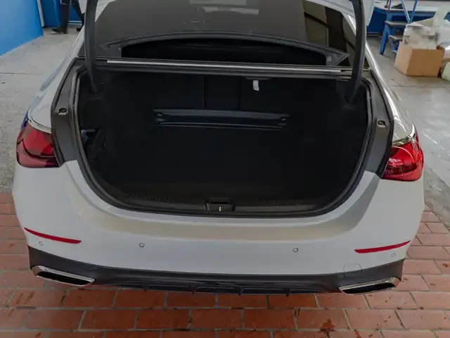 Mercedes-Benz E 200