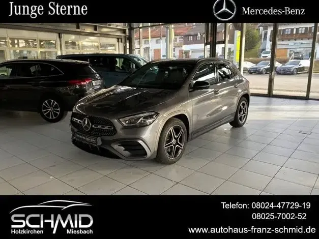 Mercedes-Benz GLA 220