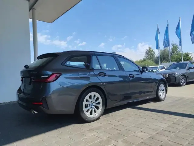BMW 330