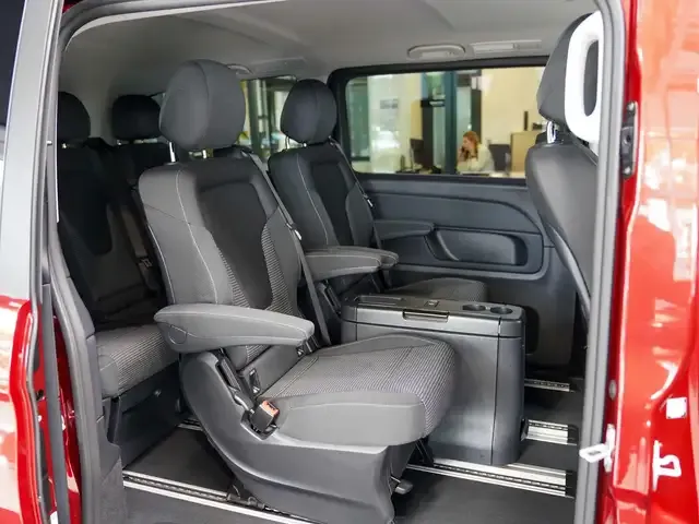 Mercedes-Benz V 220