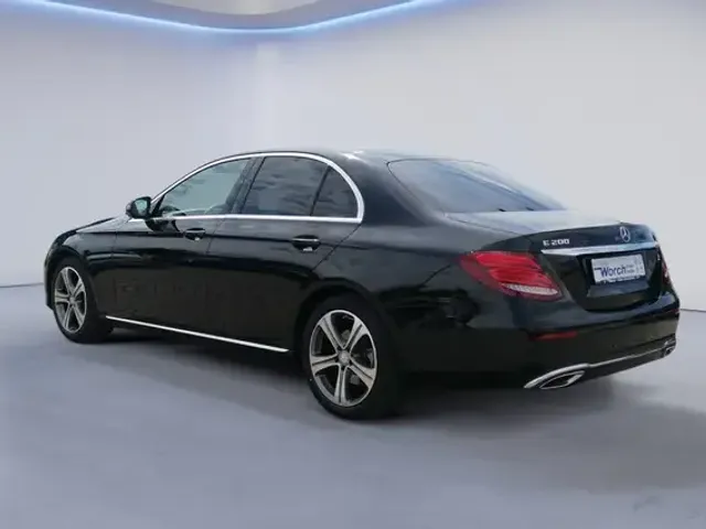 Mercedes-Benz E 200