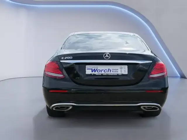 Mercedes-Benz E 200