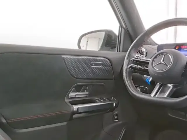 Mercedes-Benz EQB 350