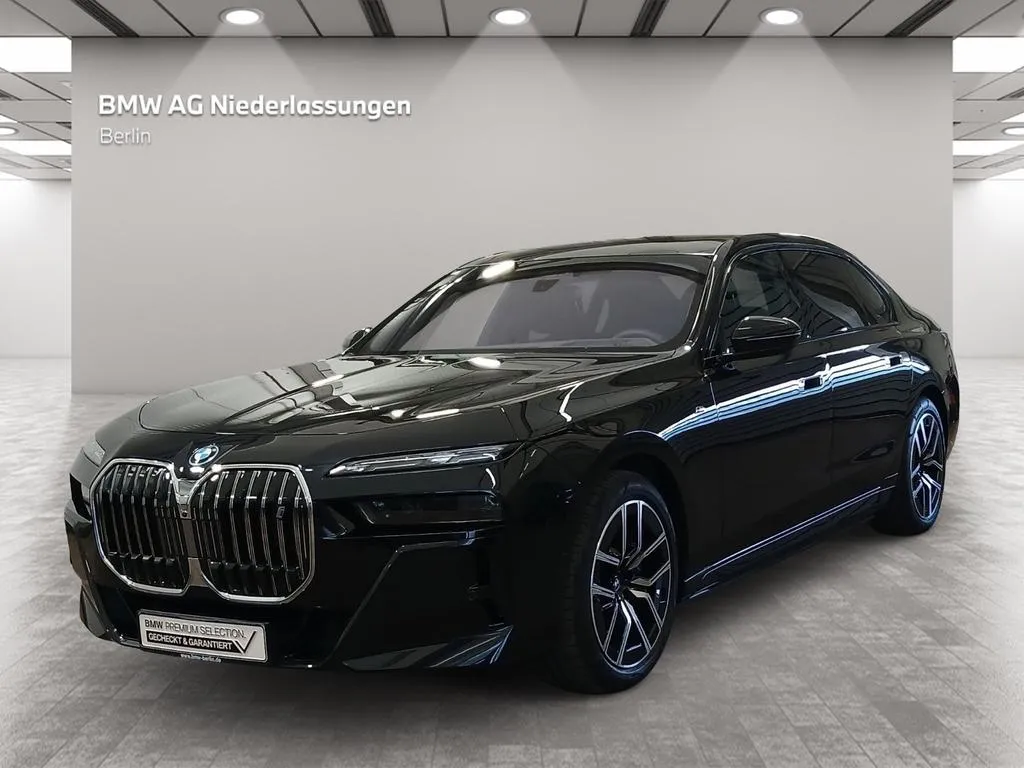 BMW i7