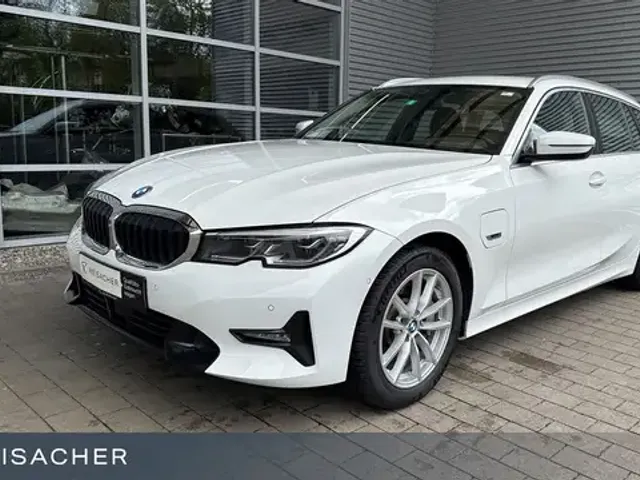 BMW 330