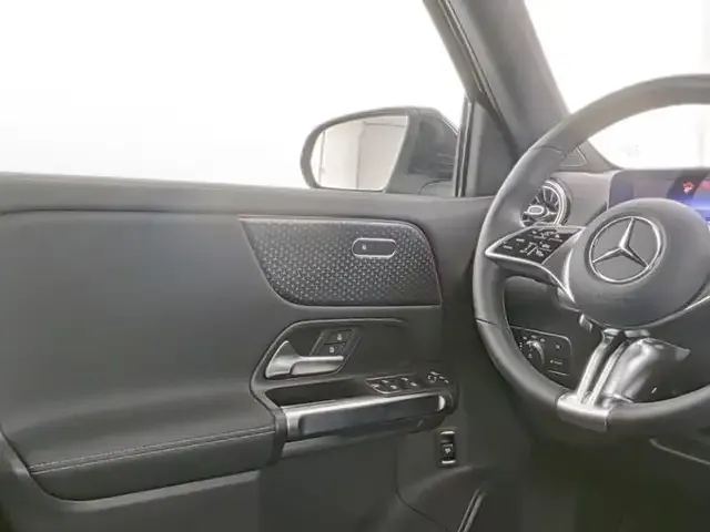 Mercedes-Benz EQB 300