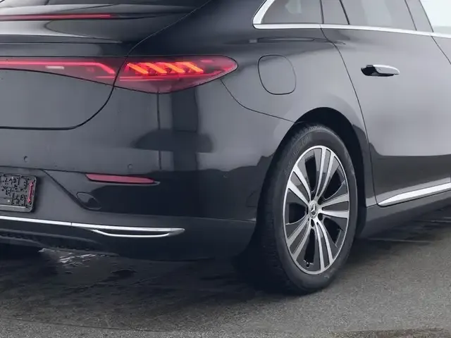 Mercedes-Benz EQE 300