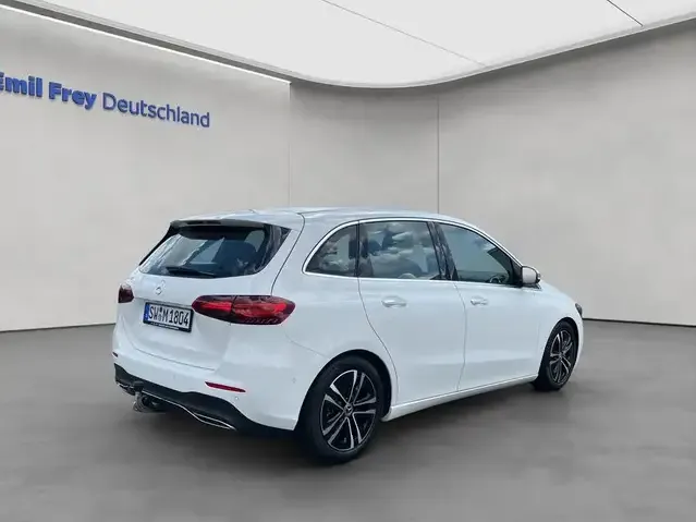 Mercedes-Benz B 180