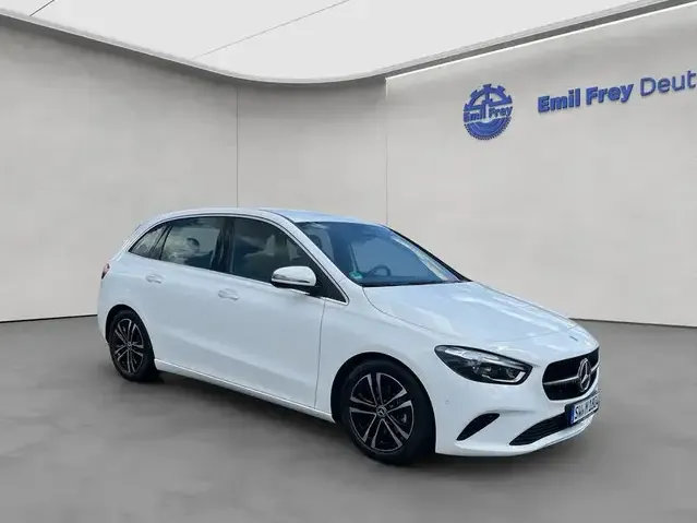 Mercedes-Benz B 180