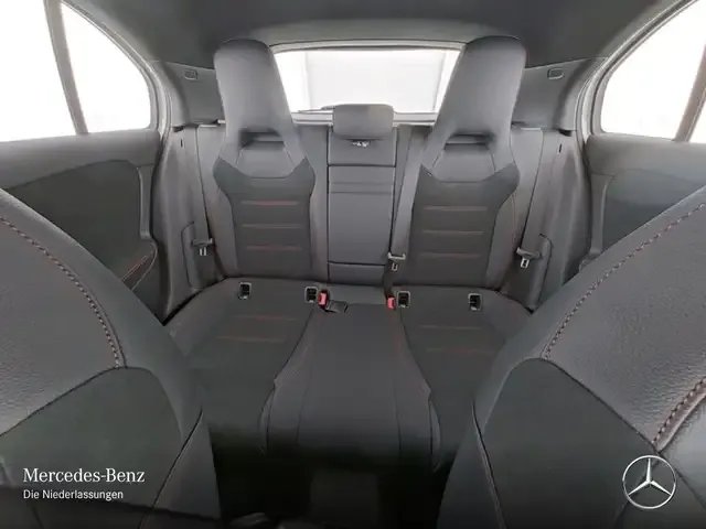 Mercedes-Benz A 220