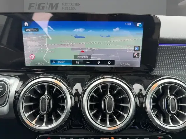 Mercedes-Benz GLB 220