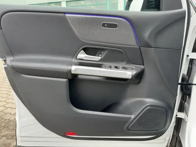Mercedes-Benz GLB 220