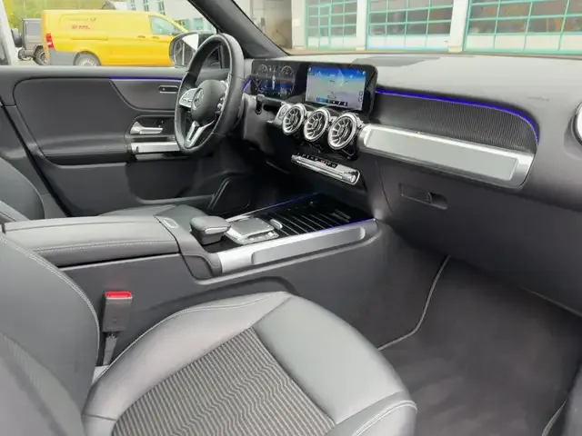 Mercedes-Benz GLB 220