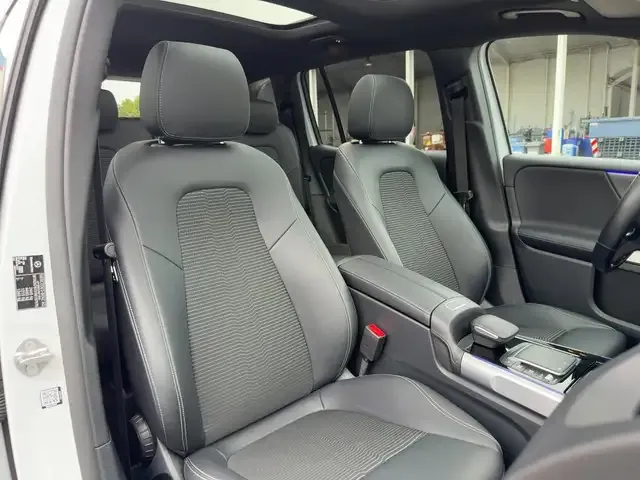 Mercedes-Benz GLB 220