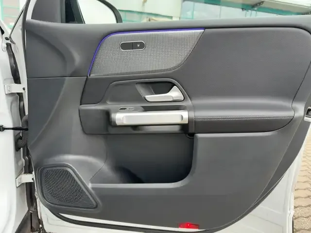 Mercedes-Benz GLB 220