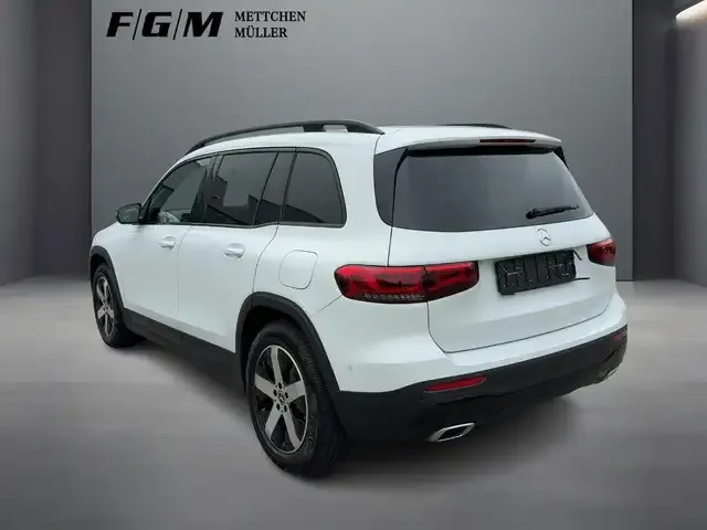 Mercedes-Benz GLB 220