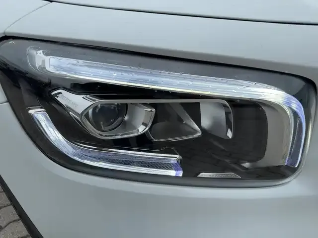 Mercedes-Benz GLB 220