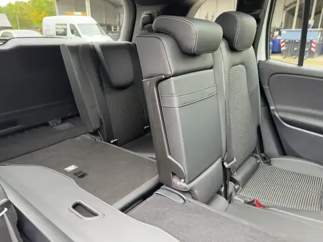 Mercedes-Benz GLB 220