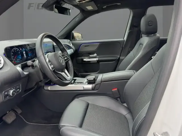 Mercedes-Benz GLB 220