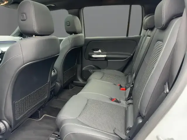 Mercedes-Benz GLB 220