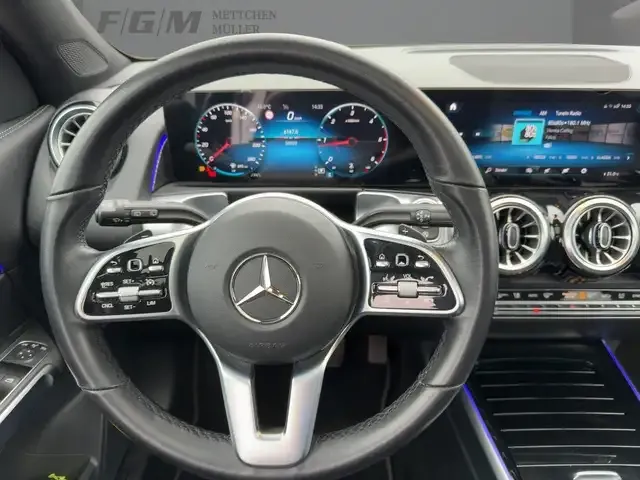 Mercedes-Benz GLB 220