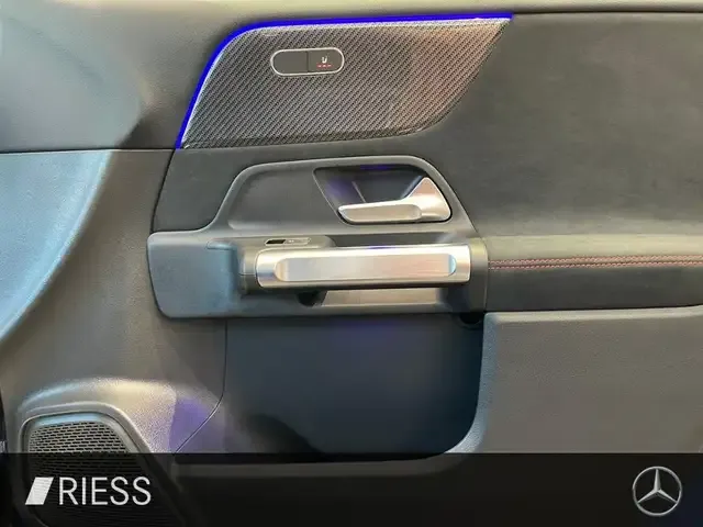 Mercedes-Benz GLB 220