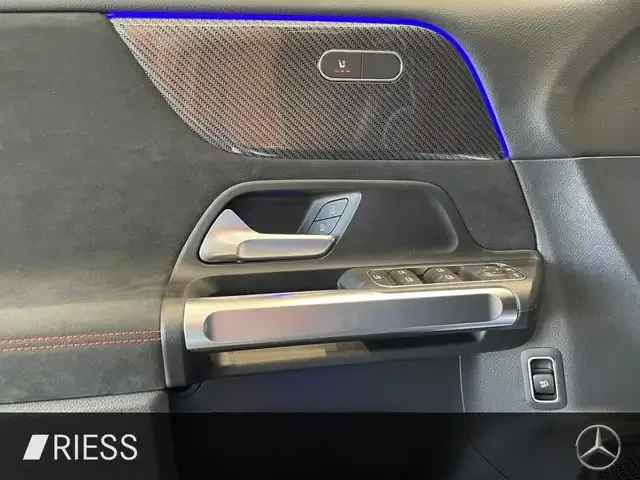 Mercedes-Benz GLB 220