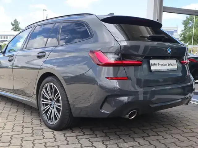 BMW 330